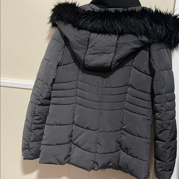 Guess winter jacket - Picture 4 of 9